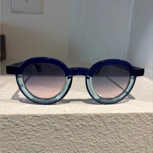 Theo Ayunan Stylish Blue Round Sunglasses